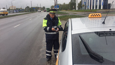 Сотрудники ГАИ взялись за водителей такси и маршрутного транспорта в Брестской области