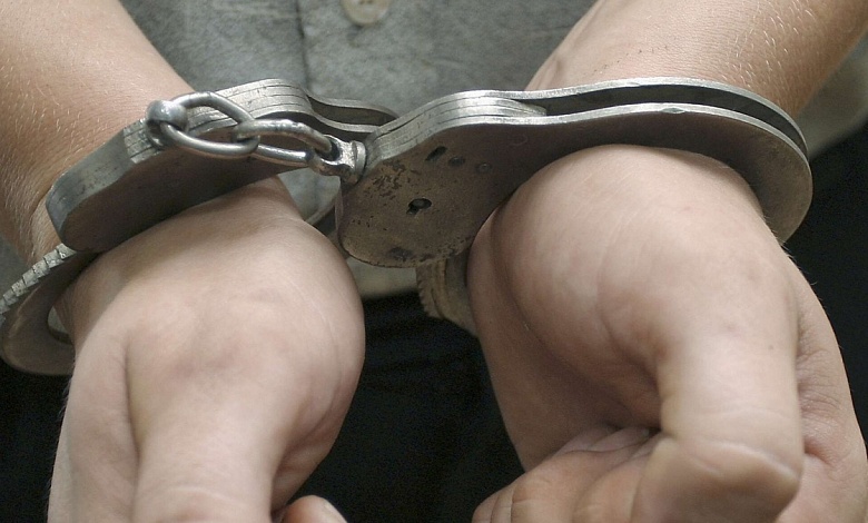 Задержали за взятки двух должностных лиц предприятий