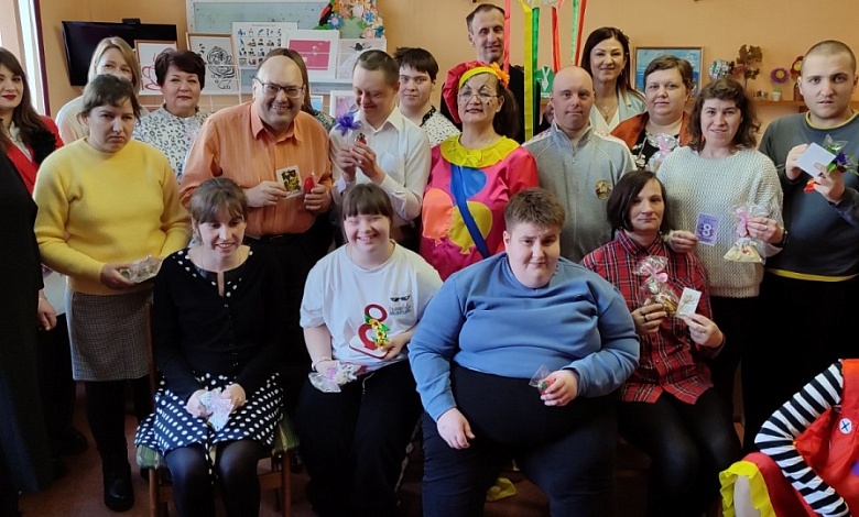 Весеннее настроение дарят в Лунинецком районе