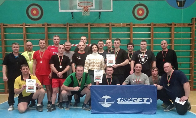 Заводчане сразились в мини-футбол. Как в Микашевичах отдыхают 