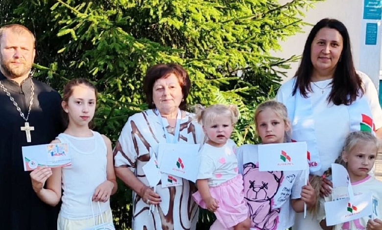В Лунинецком районе проводят акцию "В школу с Белой Русью"
