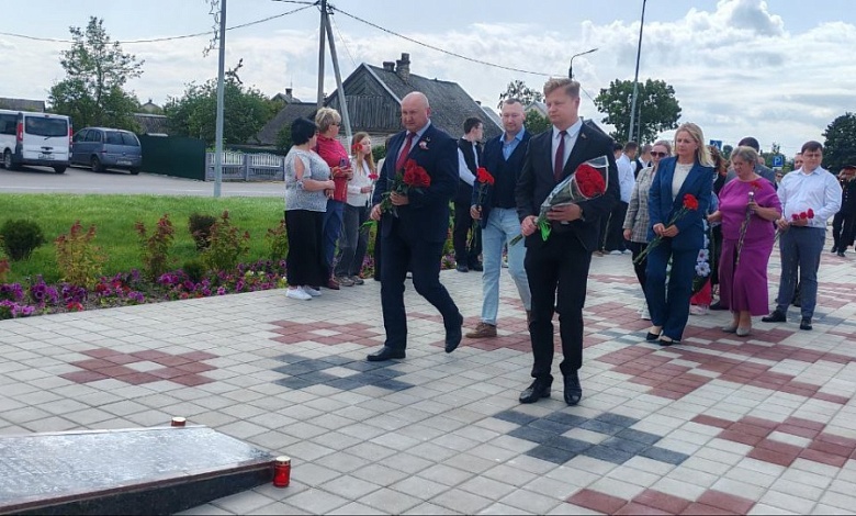 В Микашевичах прошел митинг-реквием “СВЕЧА ПАМЯТИ”