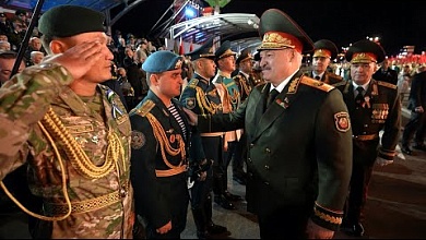 Лукашенко: Специально на вечер перенесли! // Парады в Минске и Москве, Запад и уроки войны