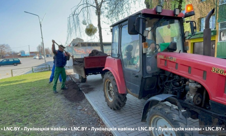 На улицах Лунинца наводят порядок работники ЖКХ 