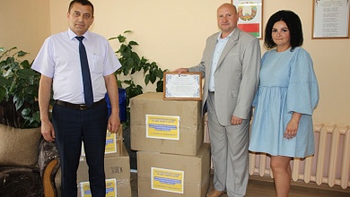 "Спецжелезобетон" передал подарки в социально-педагогический центр