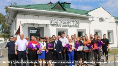 Принимают поздравления и дарят подарки работники Лунинецкого района газоснабжения