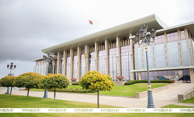 Лукашенко заслушал доклады Крутого и Кочановой. В числе главного - совещание по Витебщине и мониторинг в торговле