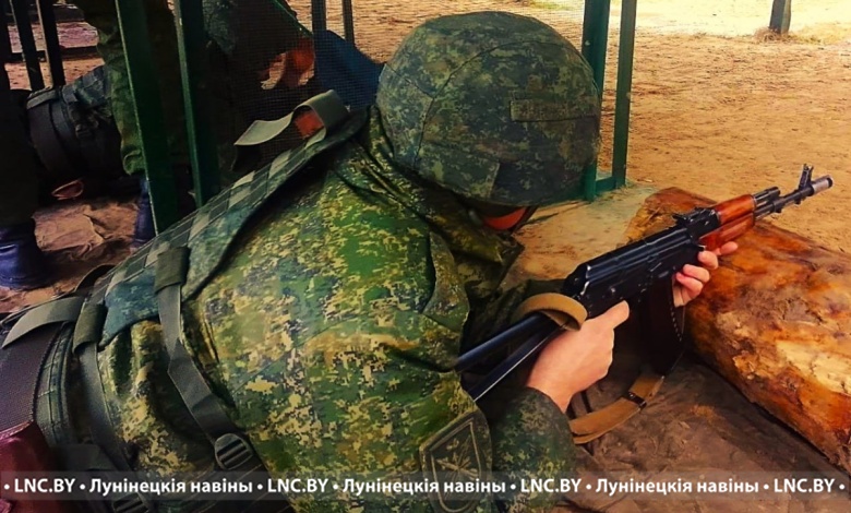 Занятия по огневой подготовке провели военные в Лунинецком районе