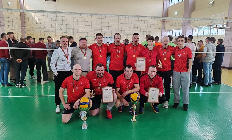 "Рафинад" празднует победу! Завершился чемпионат Лунинецкого района по волейболу