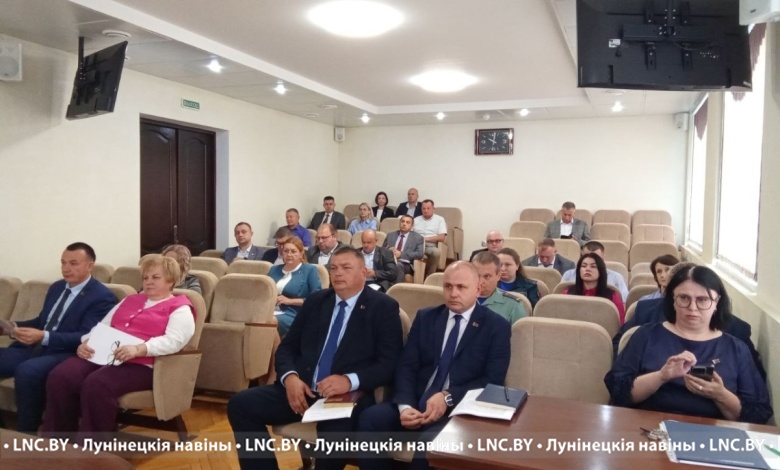 Что обсуждают на сессии Лунинецкого районного Совета депутатов