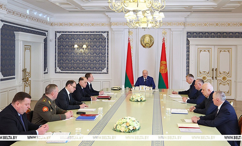 Лукашенко заявил о необходимости дальнейшего укрепления обороноспособности Беларуси