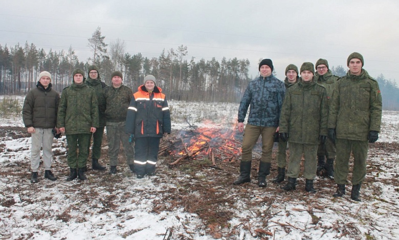 Военные помогли лесоводам в Лунинецком районе