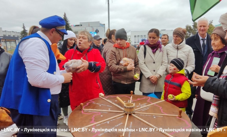 "Дожинки-2024": прогуляемся по улицам Микашевичей (фоторепортаж)