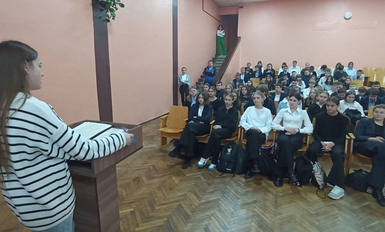 В школе Лунинца с подростками обсудили проблемы 