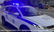 Сотрудники ГАИ дежурят на пешеходных переходах 