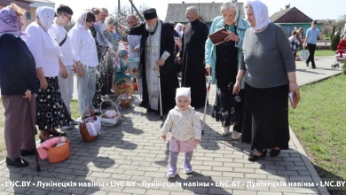 В храмах освящают яства для благословения Пасхальной трапезы