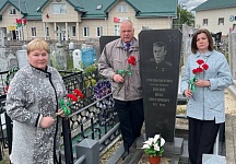 Родственники Героя Советского Союза Ивана Викторовича Пятяри посетили Лунинец и почтили его память