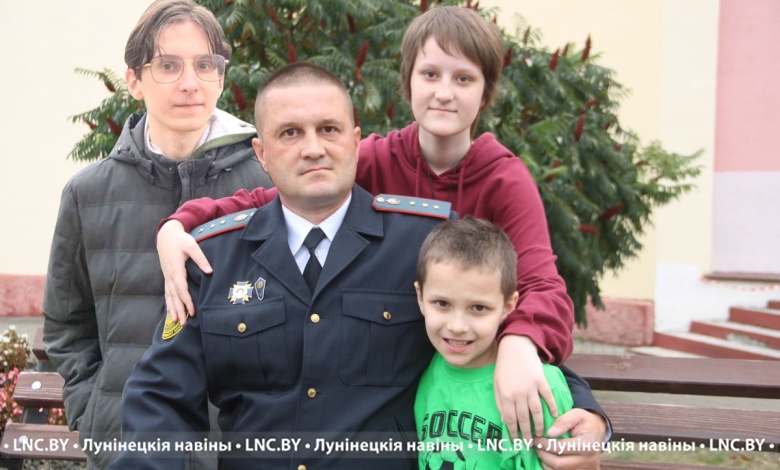 Как милиционер-водитель Александр Малевич из Лунинца справляется с ролью отца?