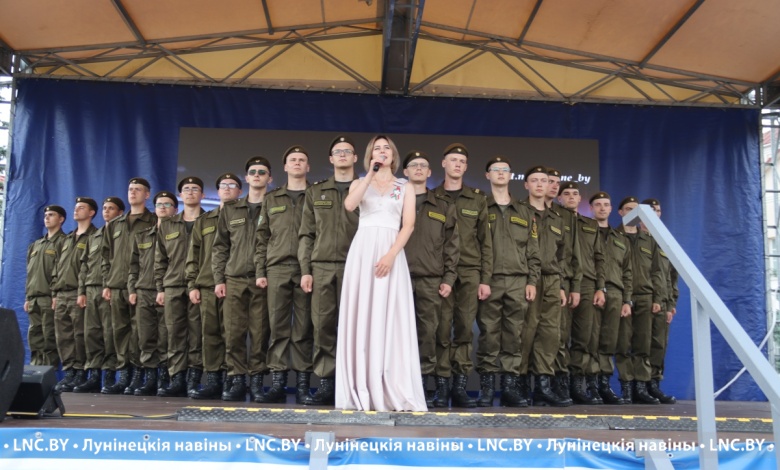 Шествие, выставки и интерактивные площадки. В Лунинце празднуют День Независимости Беларуси
