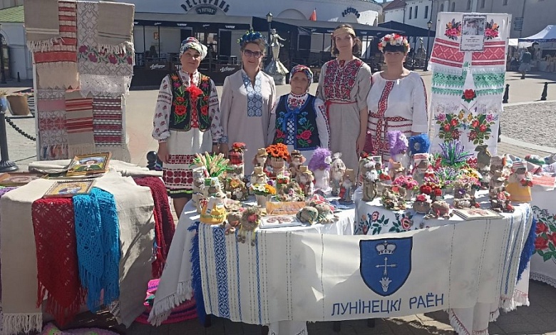 У фестывалі-кірмашы народных мастацкіх рамёстваў "Менскі фэст" прымаюць удзел лунінчане