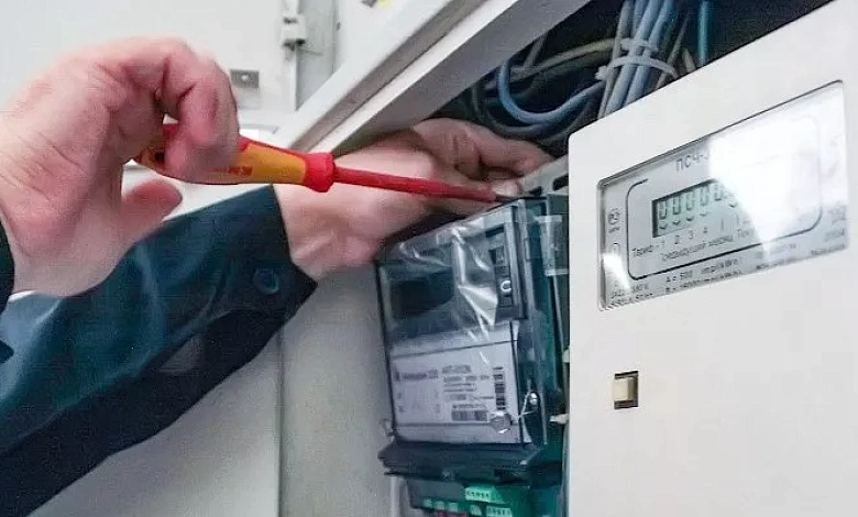 Мошенники представляются работниками электросетей, предупреждает Лунинецкий РЭС