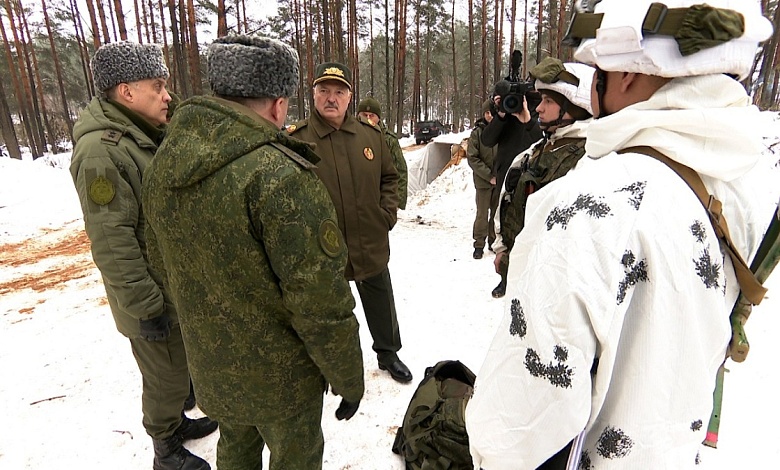 Лукашенко на полигоне: Тебя как грушу будем трясти! Ты Минск защищаешь!