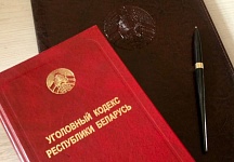 Супруги рассчитывались чужой банковской картой в торговых объектах Микашевичей. Их судили 