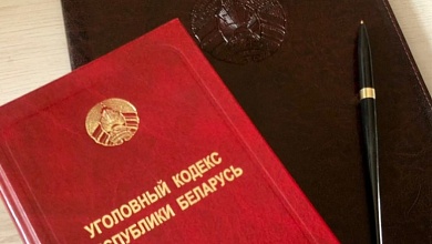 Супруги рассчитывались чужой банковской картой в торговых объектах Микашевичей. Их судили 