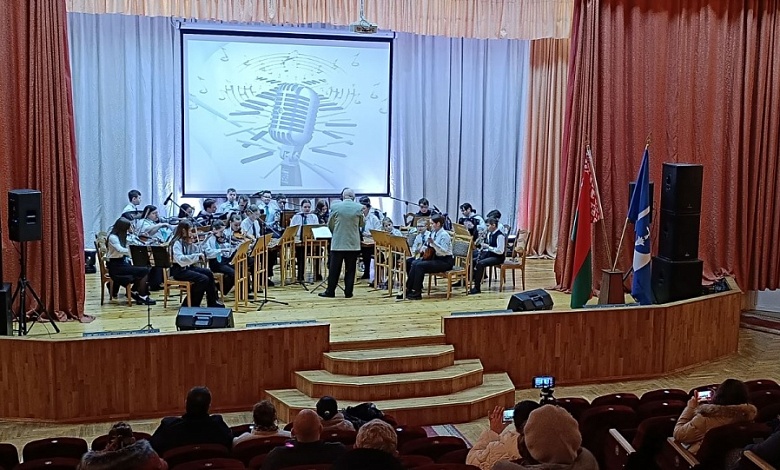 Адбылося пацверджанне званняў "народны" і "узорны" калектываў Лунінеччыны