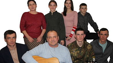 Александр и Ирина Косач из Лунинецкого района - родители семерых замечательных детей