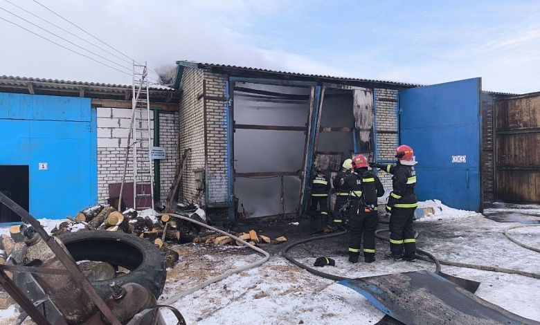 Пожар в гараже произошел на мехдворе в Пинском районе