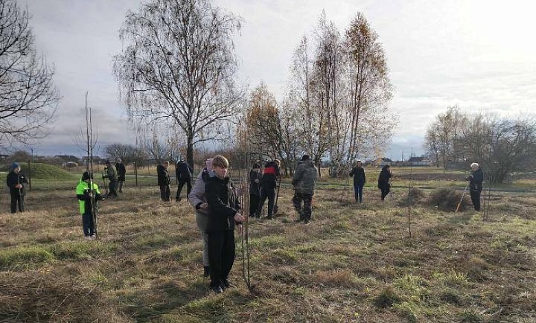 В Язвинках заложили новый сквер возле школы