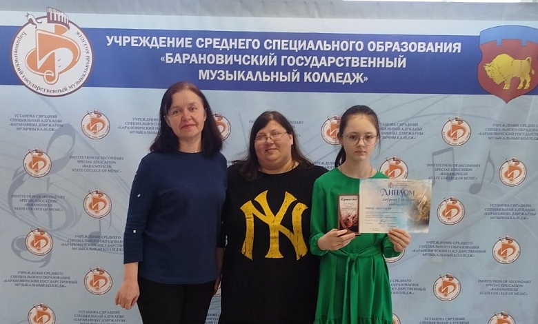 Юная скрипачка из Лунинца победила в областном конкурсе!