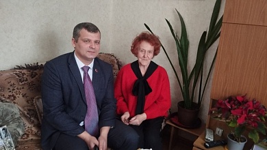 С 80-летием поздравили ветерана труда Валентину Ивановну Костюченко