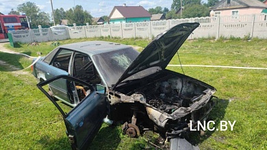 Горел старенький автомобиль Audi в Лунинецком районе