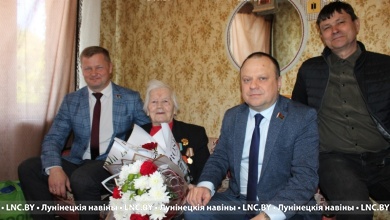 Сенатор навестил участницу Великой Отечественной войны