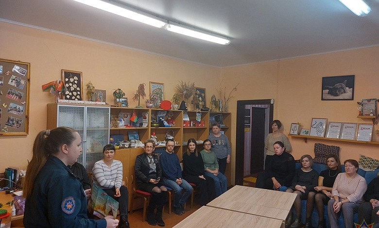 Спасатели проводят встречи в трудовых коллективах Лунинецкого района 
