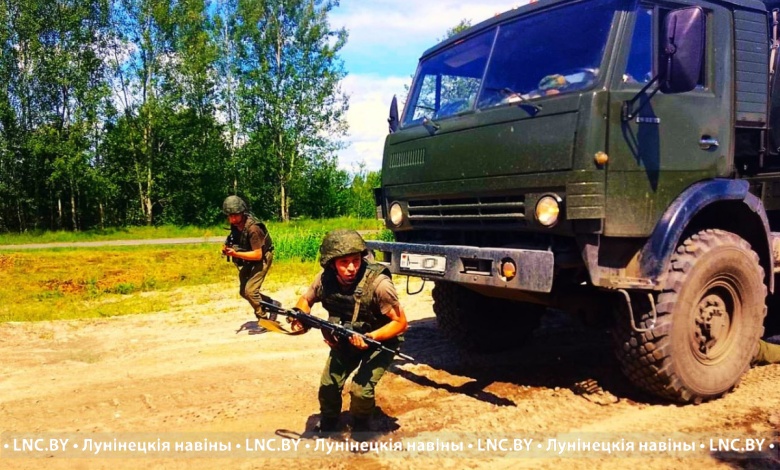 Учатся военнослужащие Лунинца