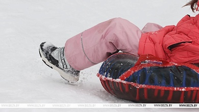 Четверо в реанимации. Более 90 детей обратились в РНПЦ неврологии и нейрохирургии после катания на тюбингах