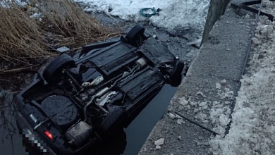 Автомобиль упал с моста в реку в Гомельской области. Водитель погиб