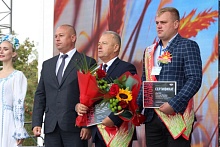 Трактор "Беларус" - Лунинецкому аграрному колледжу. И другие награды землякам (фоторепортаж)