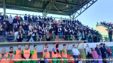 Молодежь пришла на футбол в Лунинце