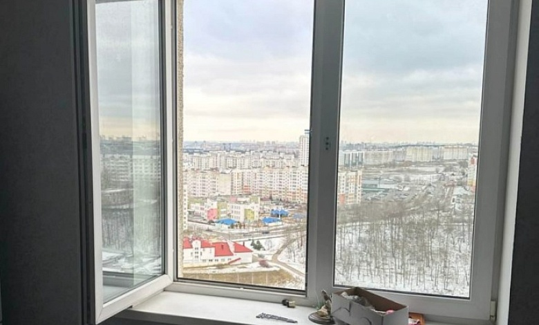 В Минске с 15-го этажа выпал маленький ребенок