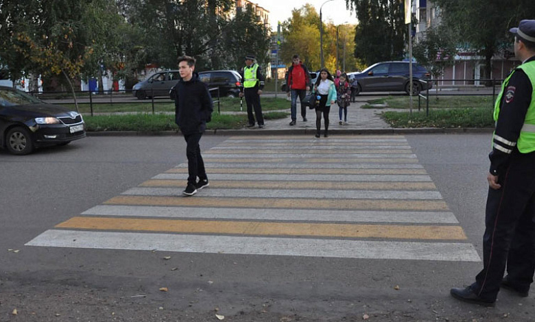 На пешеходных переходах – сотрудники Госавтоинспекции