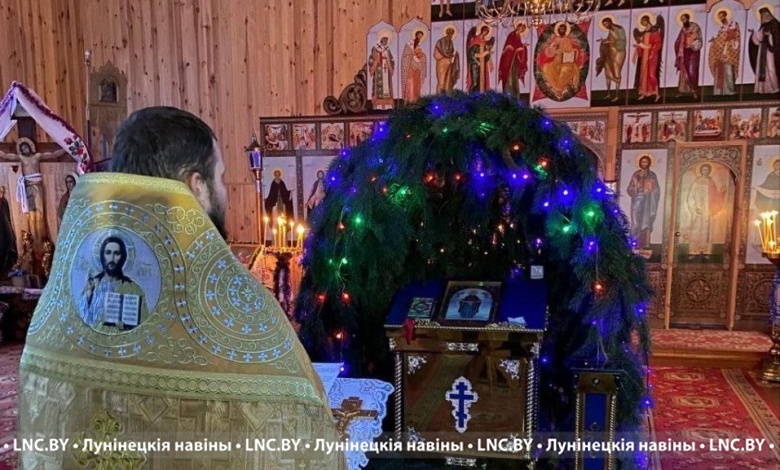 Богослужения, рождественская сказка и живые ослики на Рождество Христово в Лунинецком районе