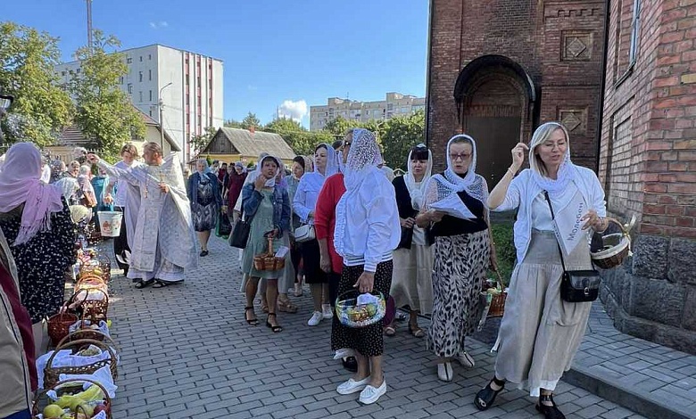 Яблочный Спас отметили в Лунинце