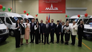 Микроавтобусы передали в учреждения социального обслуживания населения Брестской области