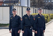 Военнослужащие в Бресте усмирили буйного пациента скорой, оказавшегося еще и вором