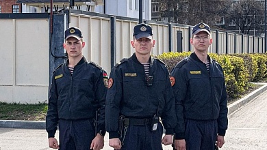 Военнослужащие в Бресте усмирили буйного пациента скорой, оказавшегося еще и вором