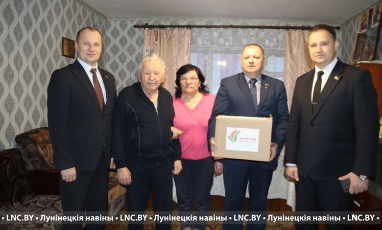 Почетного гражданина Лунинецкого района Павла Добринца поздравили с Новым годом